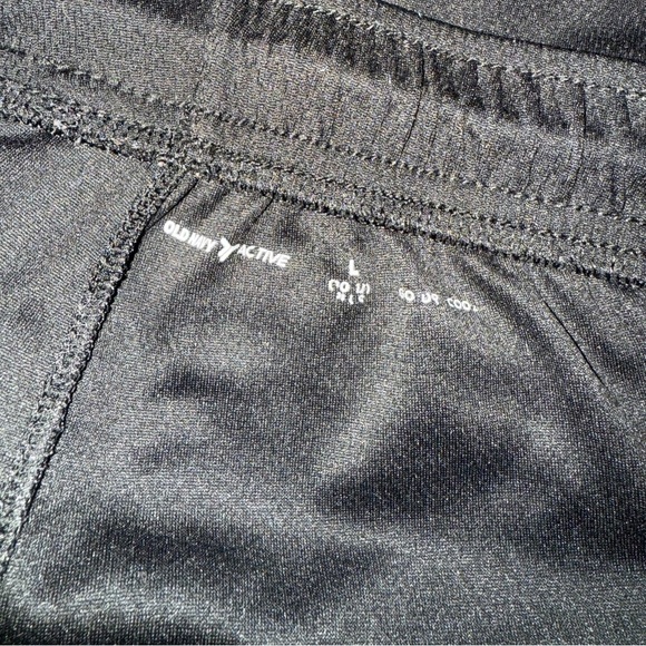 Old Navy Kids Black Shorts Lightweight - Picture 3 of 3